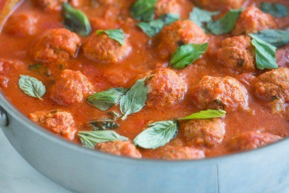 Delicious Tomato Basil Slow Cooker Chicken Meatballs Recipe